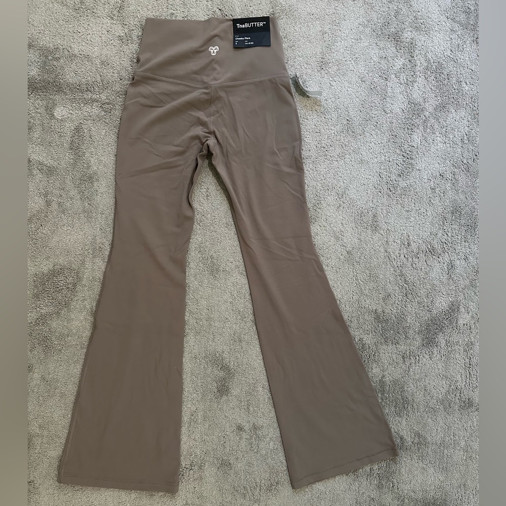 Aritzia TnaBUTTER™ Cheeky Flare Hi-Rise Legging- great condition